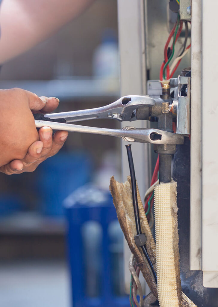 air conditioning system repair tech